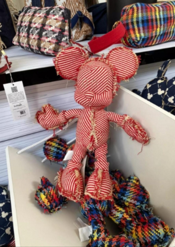 Produtos da Disney produzidos pela Orientavida - Créditos Laysa Zanetti Terra